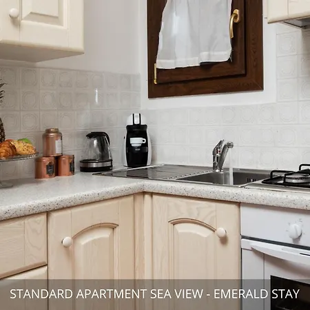 Homey Experience - Emerald Valley Sea View Apartment