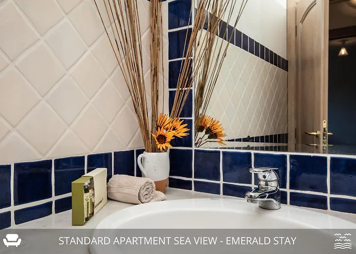 Homey Experience - Emerald Valley Sea View Apartment