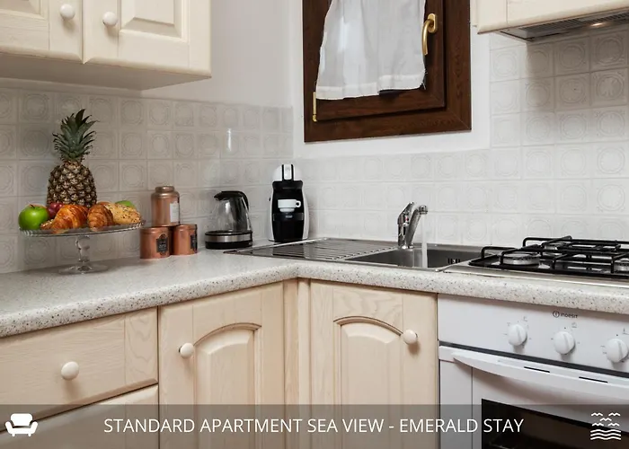 Homey Experience - Emerald Valley Sea View Apartment